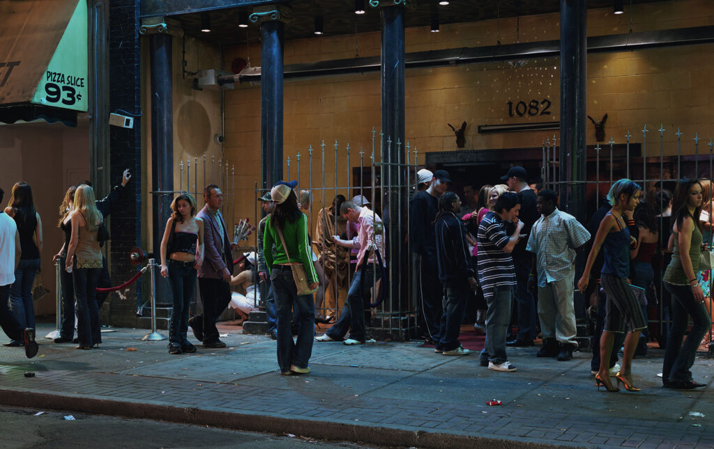 Jeff Wall, In front of a nightclub